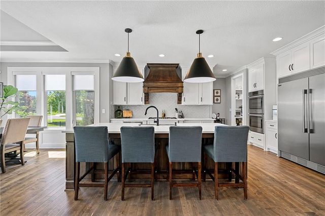 2604 W 162nd Terrace, Overland Park, KS 66085