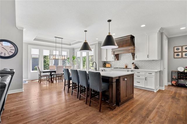 2604 W 162nd Terrace, Overland Park, KS 66085