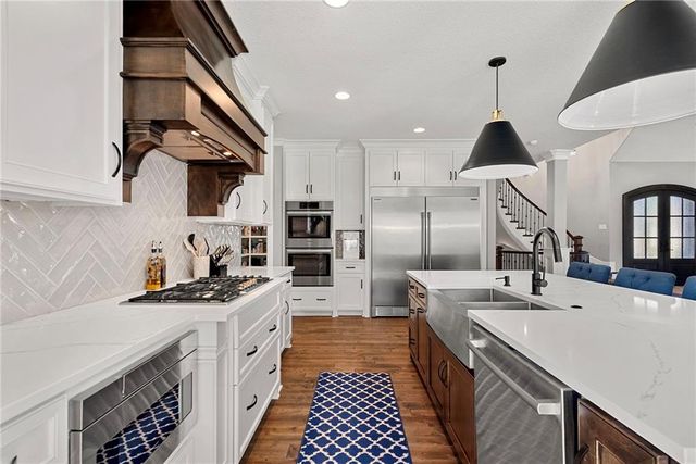 2604 W 162nd Terrace, Overland Park, KS 66085