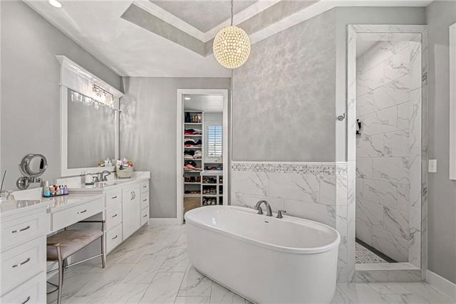 2604 W 162nd Terrace, Overland Park, KS 66085