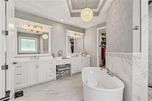 2604 W 162nd Terrace, Overland Park, KS 66085