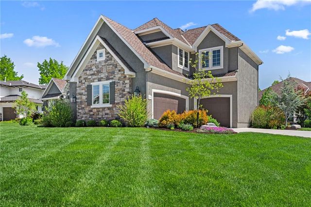 2604 W 162nd Terrace, Overland Park, KS 66085