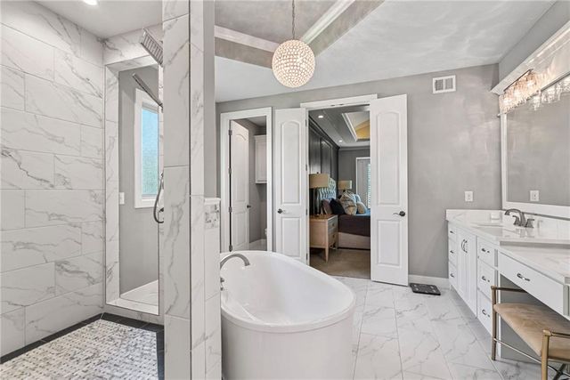 2604 W 162nd Terrace, Overland Park, KS 66085