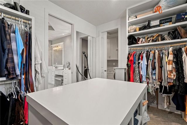 2604 W 162nd Terrace, Overland Park, KS 66085