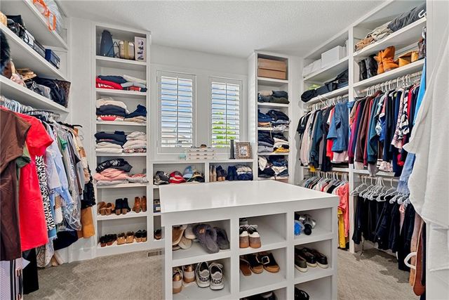 2604 W 162nd Terrace, Overland Park, KS 66085