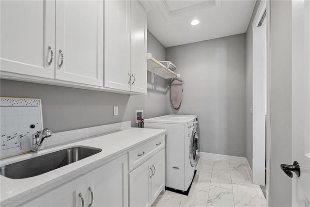 2604 W 162nd Terrace, Overland Park, KS 66085