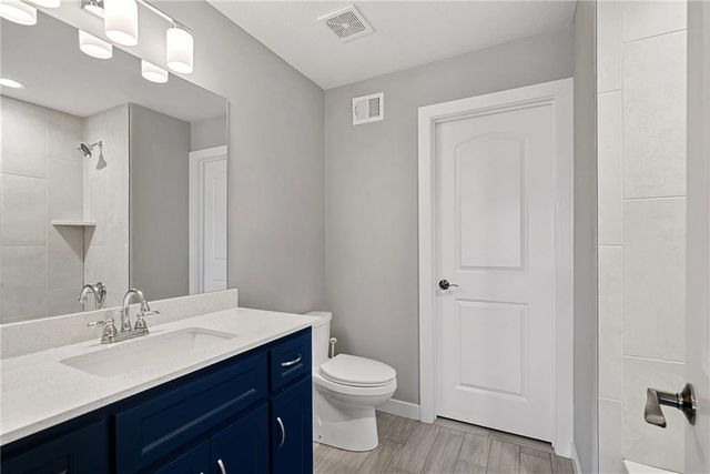 2604 W 162nd Terrace, Overland Park, KS 66085