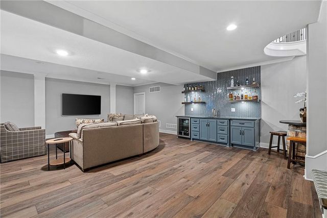 2604 W 162nd Terrace, Overland Park, KS 66085