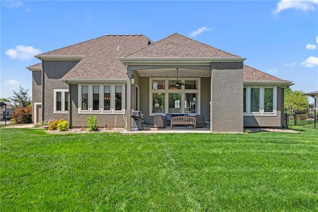 2604 W 162nd Terrace, Overland Park, KS 66085