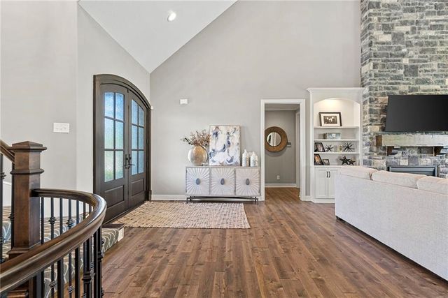 2604 W 162nd Terrace, Overland Park, KS 66085