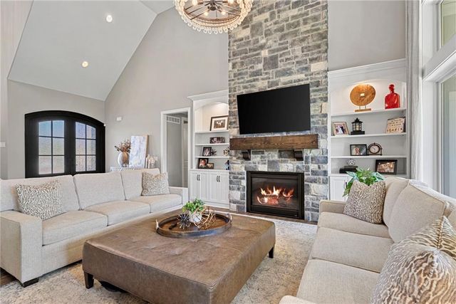 2604 W 162nd Terrace, Overland Park, KS 66085