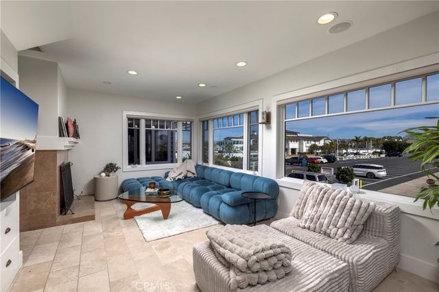 203 8th st, Newport Beach, CA 92661