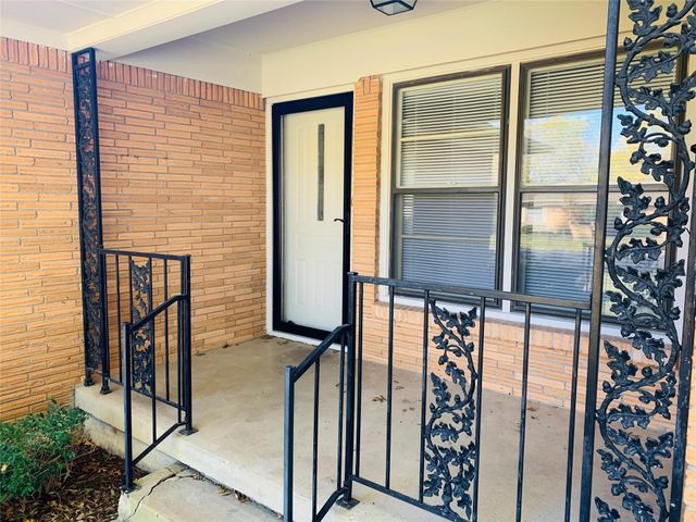 1800 W College Street, Sherman, TX 75092