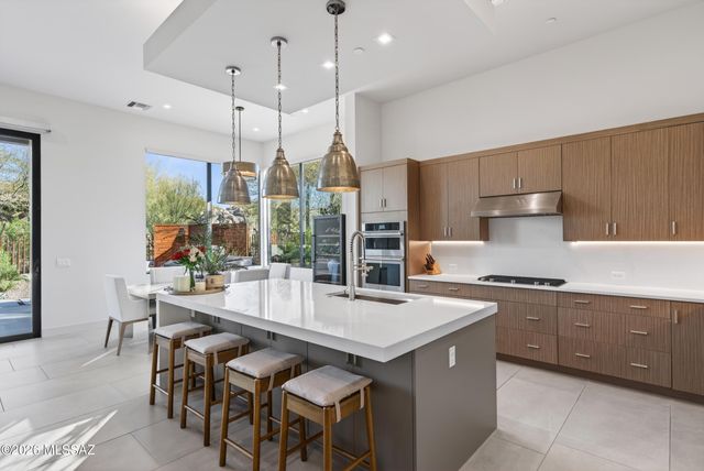 14248 N Hidden Enclave Place, Oro Valley, AZ 85755