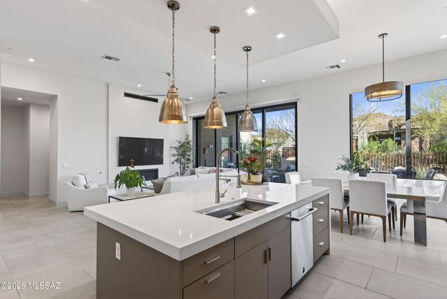 14248 N Hidden Enclave Place, Oro Valley, AZ 85755