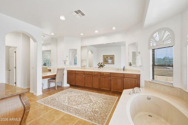 4615 E CARRIAGE Court, Gilbert, AZ 85297