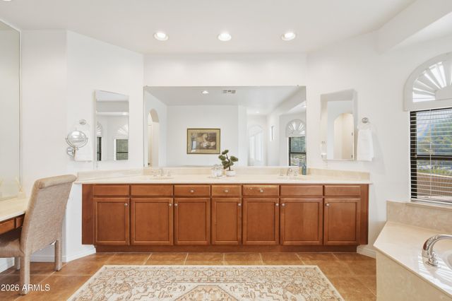 4615 E CARRIAGE Court, Gilbert, AZ 85297