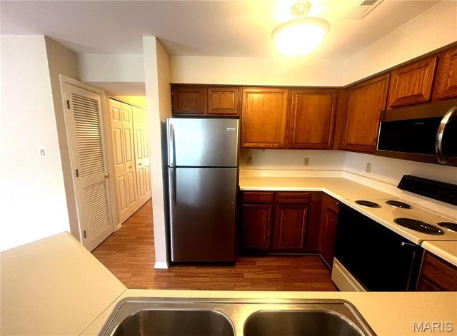1111 Pocono Trail A, Ballwin, MO 63021