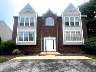 1111 Pocono Trail A, Ballwin, MO 63021