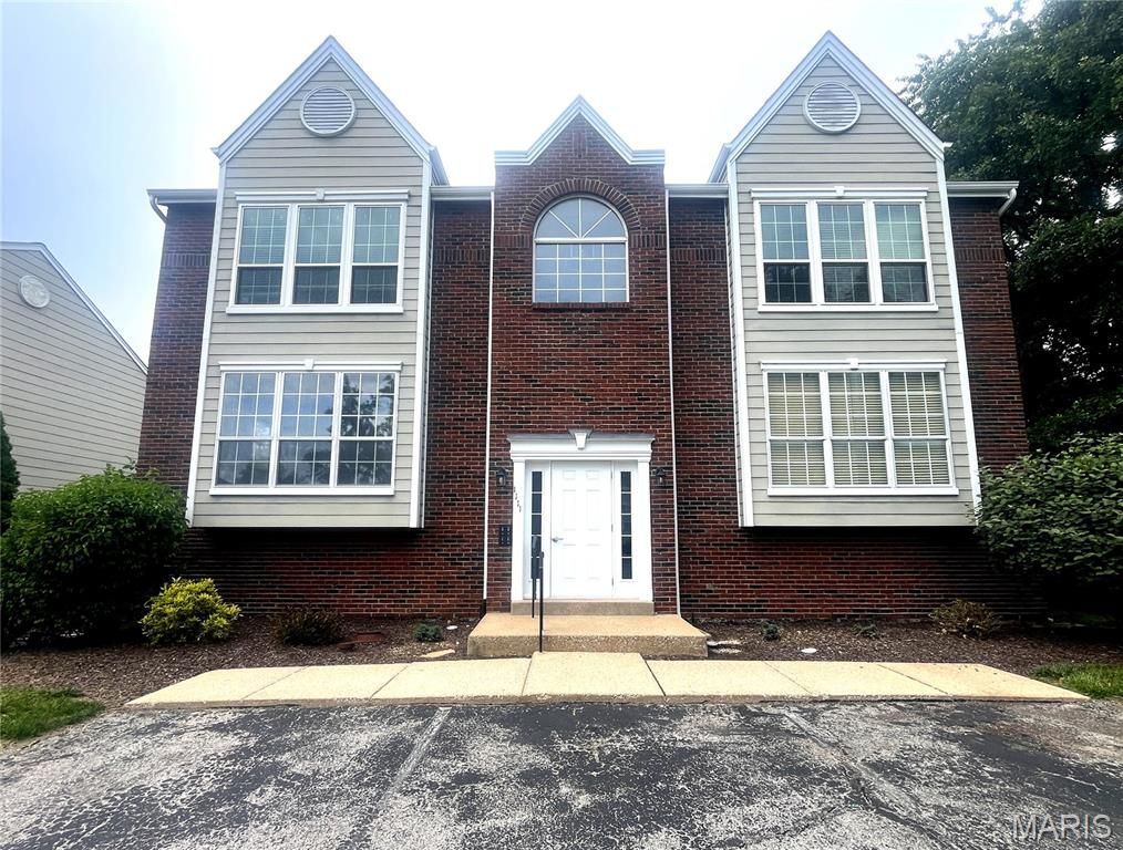 1111 Pocono Trail A, Ballwin, MO 63021