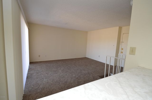 1620 N Wilmot Road B304, Tucson, AZ 85712