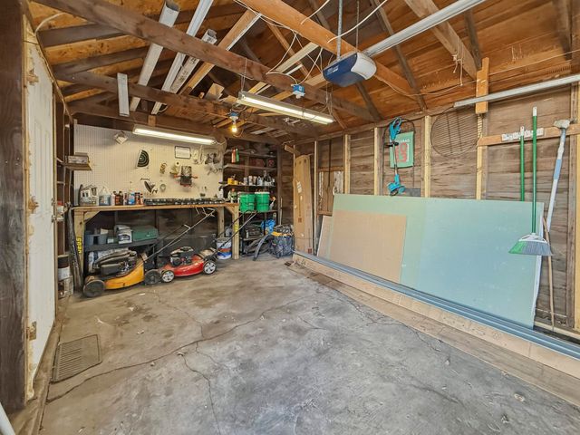 817 8th Ave NE, Minot, ND 58703