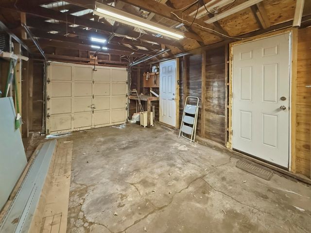 817 8th Ave NE, Minot, ND 58703