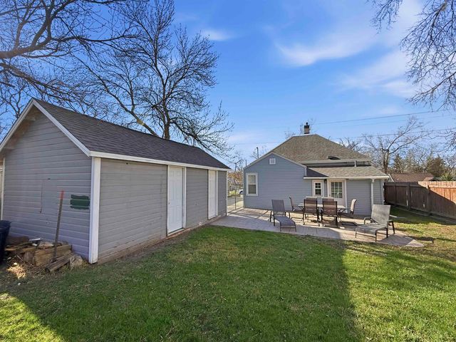 817 8th Ave NE, Minot, ND 58703