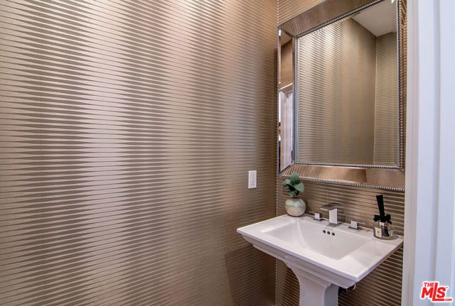 921 S Sierra Bonita Avenue, Los Angeles, CA 90036