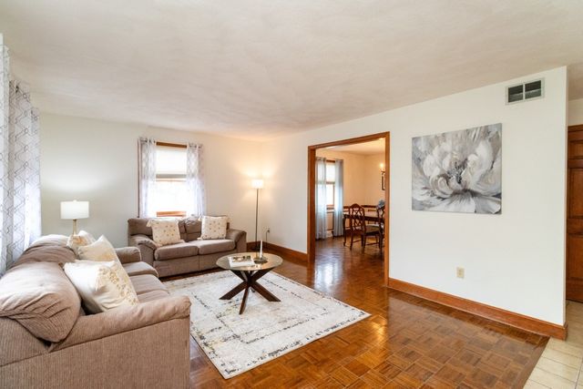 2 Mccarthy Dr, Burlington, MA 01803