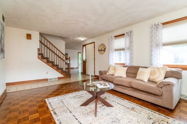2 Mccarthy Dr, Burlington, MA 01803