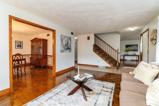 2 Mccarthy Dr, Burlington, MA 01803