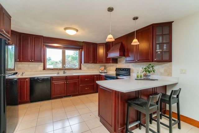2 Mccarthy Dr, Burlington, MA 01803