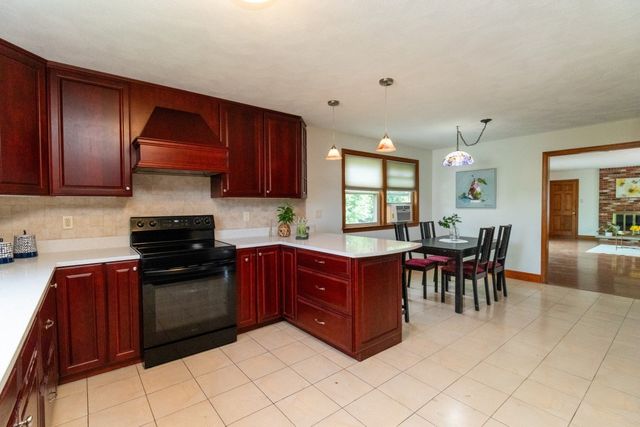 2 Mccarthy Dr, Burlington, MA 01803