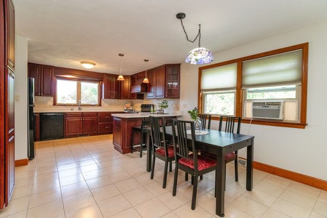 2 Mccarthy Dr, Burlington, MA 01803