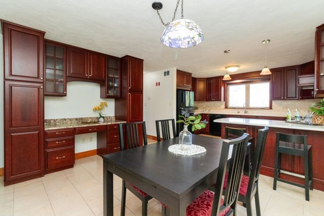 2 Mccarthy Dr, Burlington, MA 01803