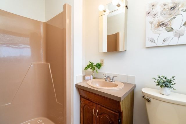 2 Mccarthy Dr, Burlington, MA 01803