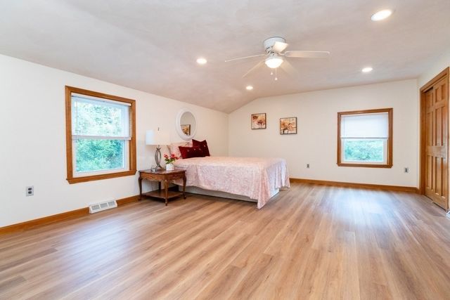 2 Mccarthy Dr, Burlington, MA 01803