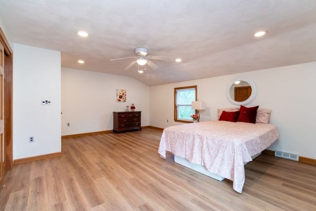 2 Mccarthy Dr, Burlington, MA 01803
