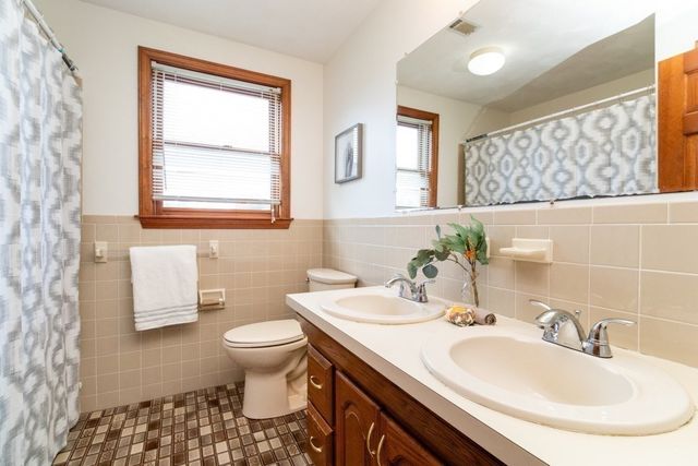 2 Mccarthy Dr, Burlington, MA 01803
