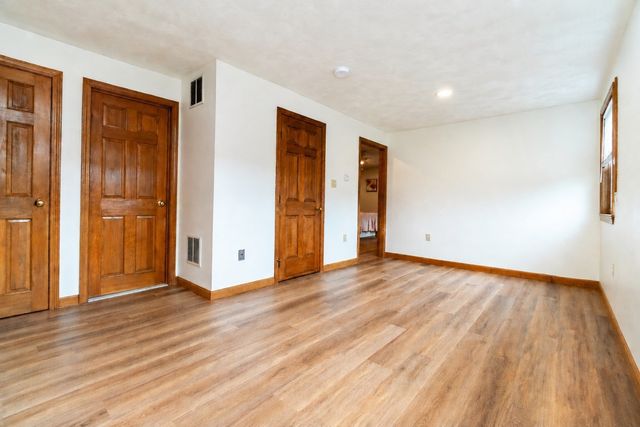 2 Mccarthy Dr, Burlington, MA 01803