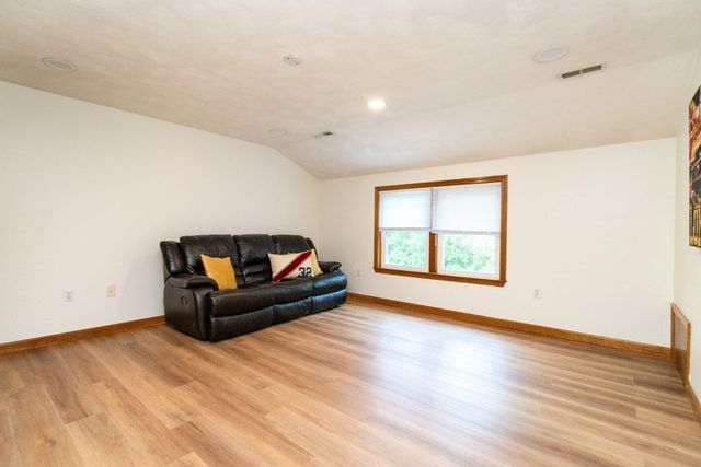 2 Mccarthy Dr, Burlington, MA 01803
