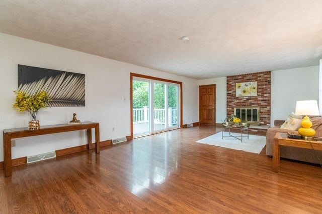 2 Mccarthy Dr, Burlington, MA 01803