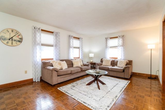 2 Mccarthy Dr, Burlington, MA 01803