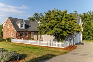 2 Mccarthy Dr, Burlington, MA 01803