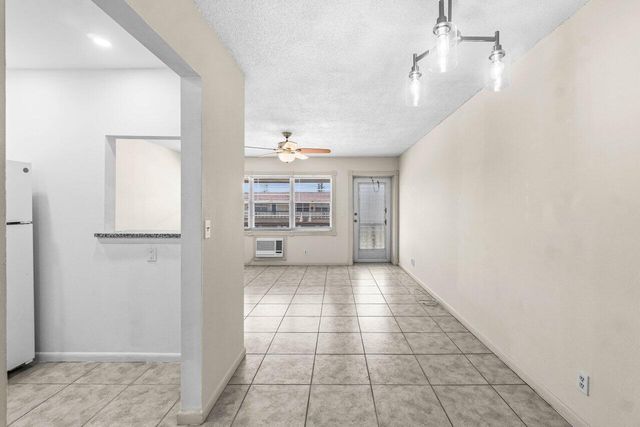52 Kingswood C, West Palm Beach, FL 33417