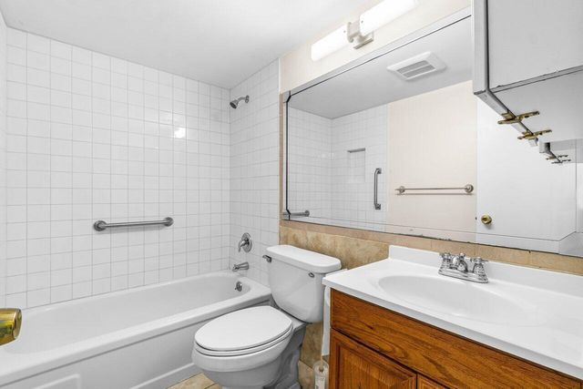 52 Kingswood C, West Palm Beach, FL 33417