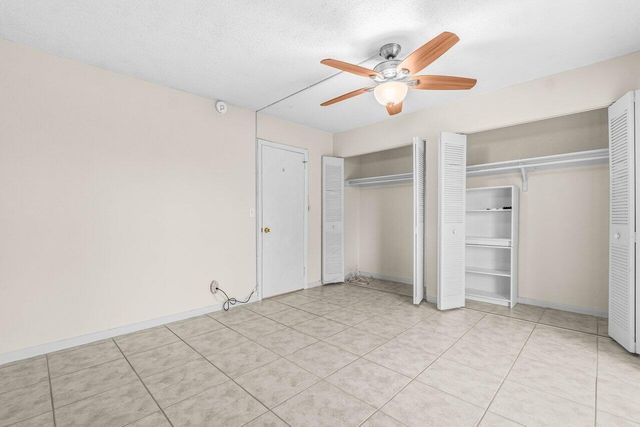 52 Kingswood C, West Palm Beach, FL 33417