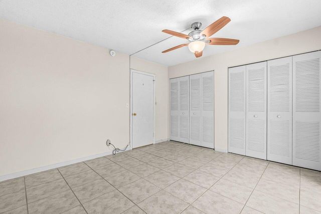 52 Kingswood C, West Palm Beach, FL 33417