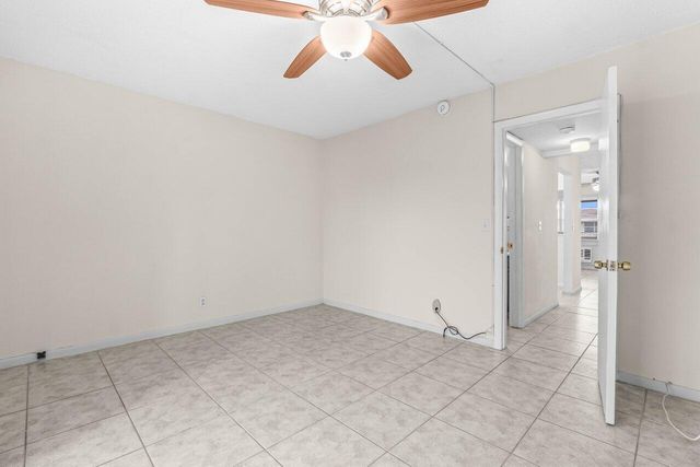 52 Kingswood C, West Palm Beach, FL 33417